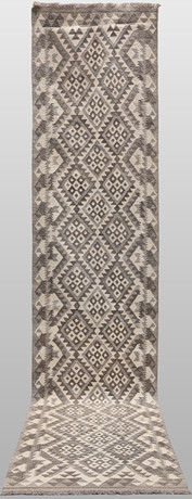 ORIENTMATTA. Kelim naturfärgad gallerimodell, 390 x 93 cm. på auktion hos Gomér & Andersson Nyköping
