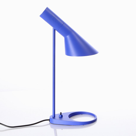 ARNE JACOBSEN. Louis Poulsen, 'AJ Mini' bordslampa, blå.