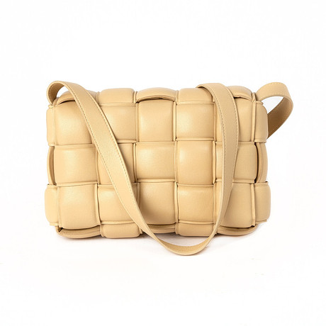 BOTTEGA VENETA. Väska, "Padded Cassett", läder., såld på svensk auktion för 8 011 kr