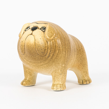 LISA LARSON. The figurine 