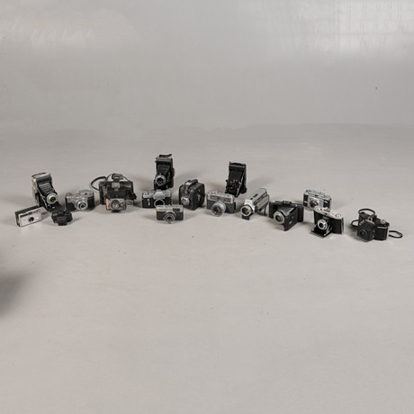 A SELECTION OF CAMERA'S TO INCLUDE ZENITH AND YASHICA (QTY). Photo ...