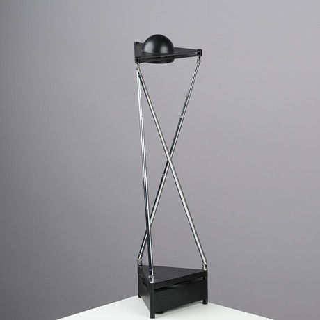 FERDINAND A. PORSCHE (1935-2012). ”Kandido” Bordslampa i svartlackerad metall och förkromat stålrör, Luci, Italien, 1980-tal.