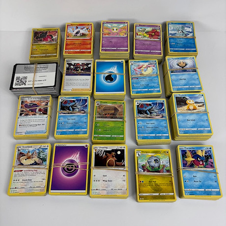 POKMON CARDS, all from 1998/99, 173 Pokmon cards of which 107 unique,  covers a total of about 263 cards - includes Base Set, Team Rocket Base Set  (dark), Fossil, Jungle, Trainer cards,
