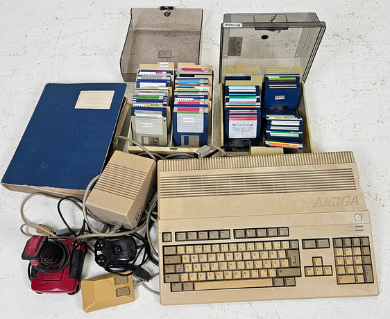 COMPUTER, Amiga 500, Commodore, with accessories. Miscellaneous ...
