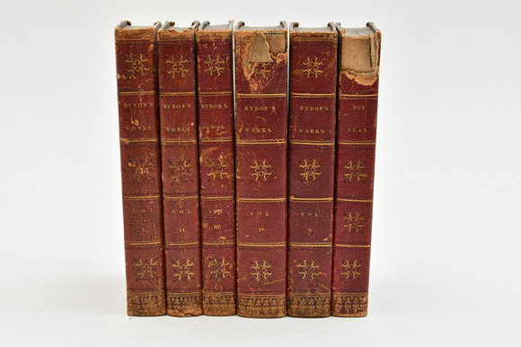 Collection of 18 separate works by Byron. på auktion hos Connoisseur Bokauktioner