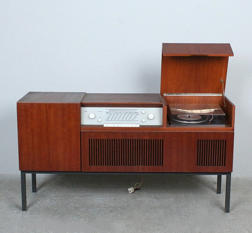 Dieter Rams for Braun, 2 L470 speakers in white (2). Miscellaneous