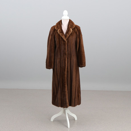 MINK FUR, black Saga mink, size medium. Vintage & Designer Fashion