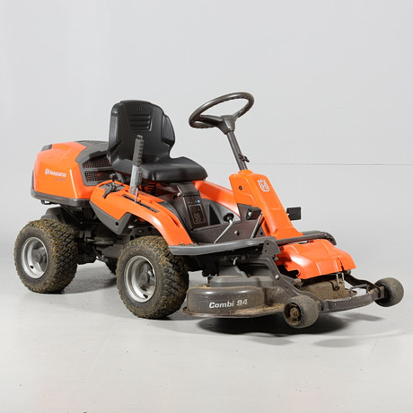 ÅKGRÄSKLIPPARE HUSQVARNA R214TC., såld på svensk auktion för 25 001 kr