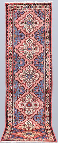 ORIENTMATTA. Kolyay gallerimodell, 287 x 78 cm. på auktion hos Gomér & Andersson Nyköping