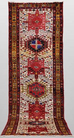 ORIENTMATTA. Semiantik Garadje, gallerimodell, 310 x 100 cm. på auktion hos Gomér & Andersson Nyköping
