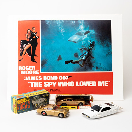 LEKSAKSBILAR, 3 st, James Bond, 007, Aston Martin samt Lotus Espirit, CORGI.