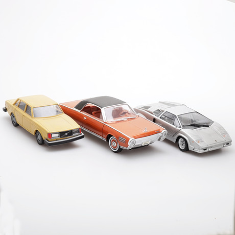 MODELLBILAR, 3 st, Volvo, Porsche, Chrysler, 1900-talets andra hälft.
