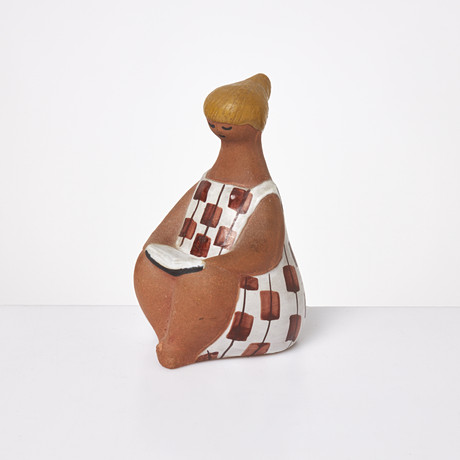 LISA LARSON. The figurine 