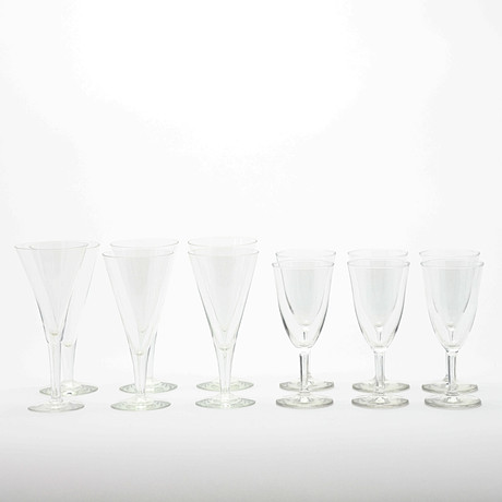 Glas, 12 stycken, (6+5+1). på auktion hos Uppsala Auktionskammare
