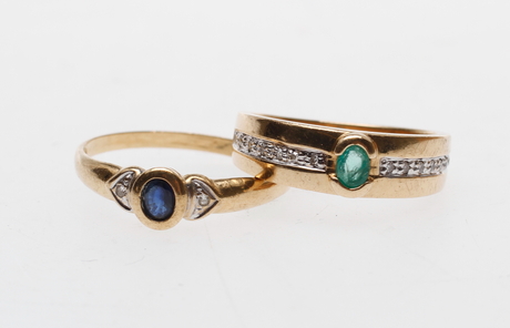 RINGAR, 2 st, 18k guld, med stenar, vikt ca 4,9 gr.
