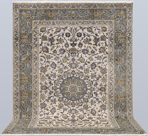 ORIENTMATTA. Ljus Keshan, 215 x 223 cm. på auktion hos Gomér & Andersson Nyköping