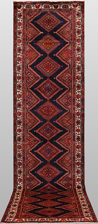 ORIENTMATTA. Hamadan gallerimodell, 388 x 100 cm. på auktion hos Gomér & Andersson Nyköping