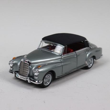 MODELLBIL, CMC, Mercedes Benz Typ 300D Cabriolet D 1958-1962, skala 1:24.