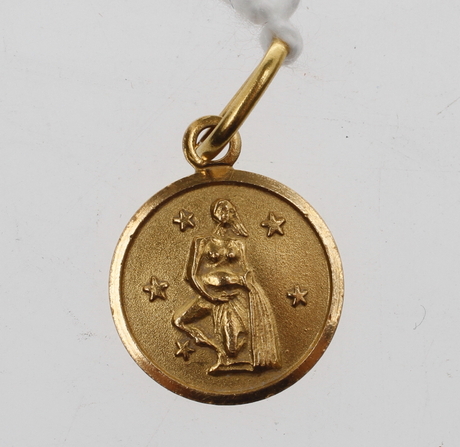 HÄNGE, 18k guld, vikt ca 1,7 gram.