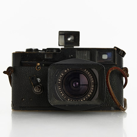 KAMERA, Leica M4 Black Paint, Ernst Leitz, kamerahus och ett objektiv, originaletui i brunt skinn.