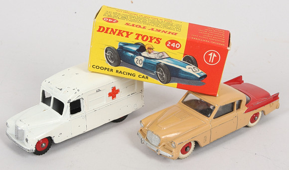 Dinky toys poch renault 4l ref 518 - Collection