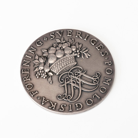 MEDALJ, Sveriges Pomologiska förening, silver, Kungl Mynt Och Justeringsverket, 1950. på auktion hos Auktionshuset Kolonn