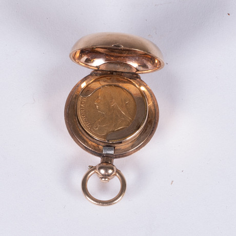 Guldsovereign, 22 k guld, Queen Victoria, 1895, i guldpläterat etui från Dennison Watch Case Co.