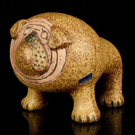 LISA LARSON. The figurine, 