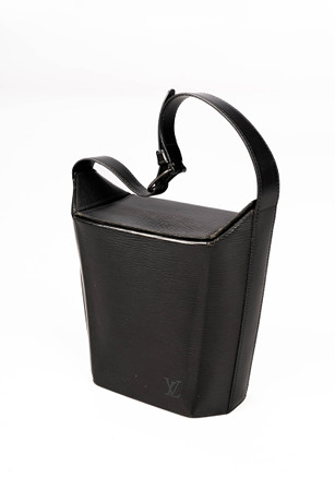 LOUIS VUITTON. Väska, "Bento Box Epi Black", 1997.