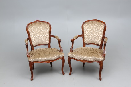 KARMSTOLAR, ett par, rokokostil, 1900 tal.