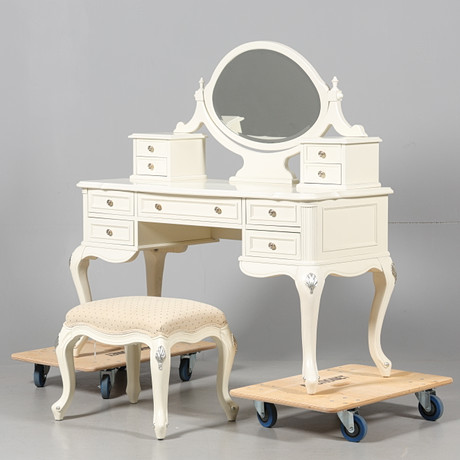 DRESSING TABLE/LADIES' DESK, teak, second half of the 20th century.  Furniture - Tables - Auctionet