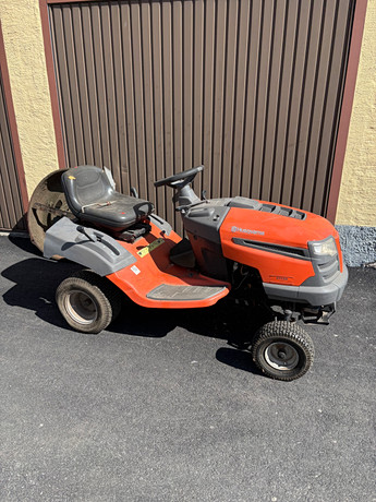 ÅKGRÄSKLIPPARE MED TILLBEHÖR, Husqvarna CT126.