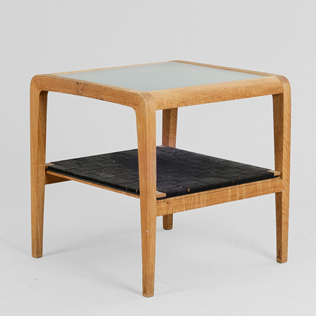 Runder Couchtisch aus Bambus und Glas mit darunterliegendem Regal,  dnischer Mbelhersteller, zweite Hlfte des 20. Jahrhunderts. Mbel -  Tische - Auctionet