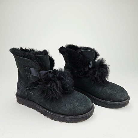 UGGS. Skor. Storlek EU 41. på auktion hos Auktionshuset Thörner & Ek