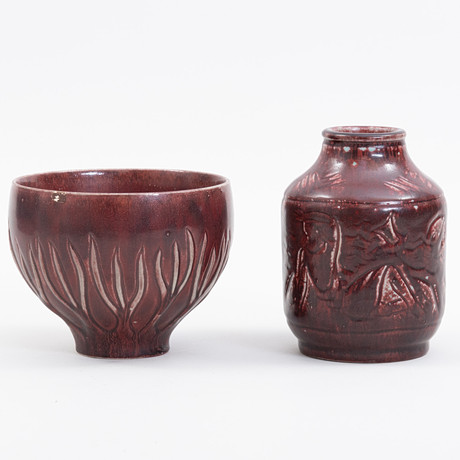 ◆ SVEN HOFVERBERG flower vase Sweden ◆ SVEN HOFVERBERG. Vase, oxblood glazed ceramic, signed, 1975