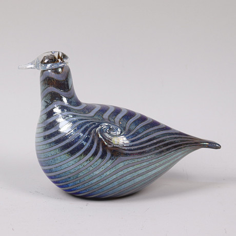 OIVA TOIKKA. A pair of handmade bird figurines in stained glass