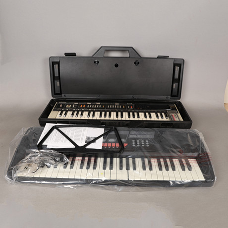 KEYBOARD, Casio WK-110, with leg stand. Collectables - Musical