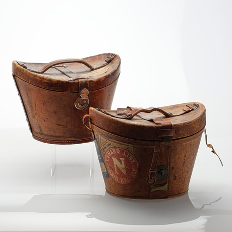 HATTASKAR, två stycken, tillhörande Lennart Norström, 1900-talets första hälft.