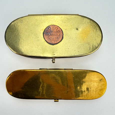 DOSOR, 2 st, mässing, 1900-tal.