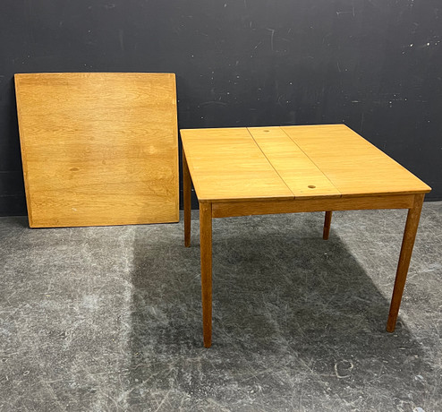 MARIO BOTTA. Alias, dining table model Tesi (60-1). Furniture