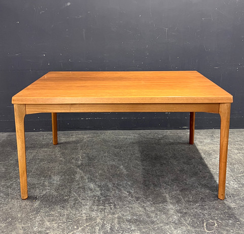 MARIO BOTTA. Alias, dining table model Tesi (60-1). Furniture