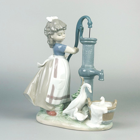 A LLADRO FIGURINE 'WATER GIRL' BOXED. Ceramics & Porcelain
