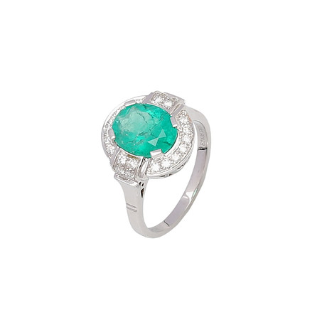 Ring med smaragd och diamanter i art déco-stil.