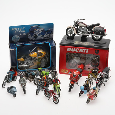 MODELLMOTORCYKLAR, bla YAMAHA, Mattel, Lesney, Triumph, Norton, Honda, 16 delar.