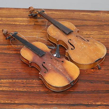 Violin with string, label marked, Antonius Stradivarius Cremona