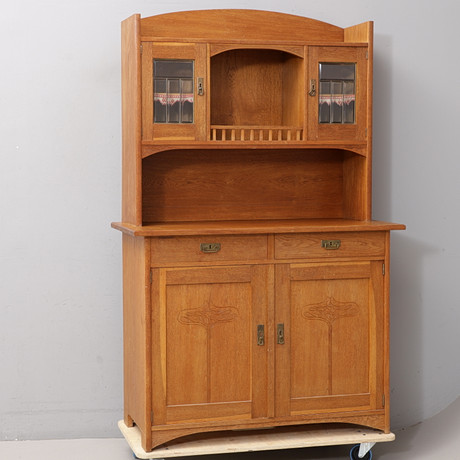 SCHRANK MIT GLASPLATTE, Eibe, englischer Stil, zweite Hlfte des 20.  Jahrhunderts. Mbel - Schrnke & Regale - Auctionet