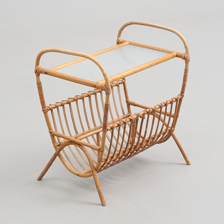 Ein Kinderbett, Rattan und Bambus, NK, Stockholm, 1960er Jahre, auf Rdern,  markiert. Mbel - Sonstiges - Auctionet