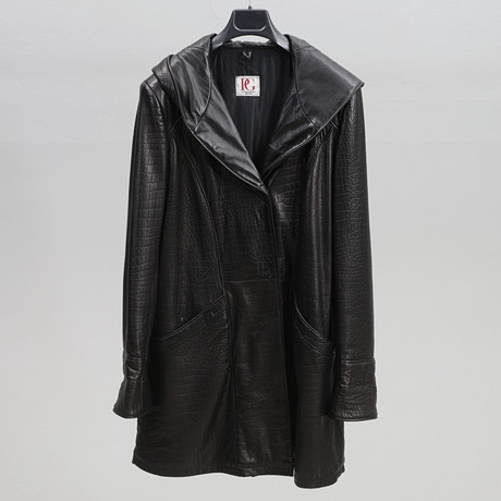 FUR COAT, swagger model, estimated size 40-42, possibly fox 