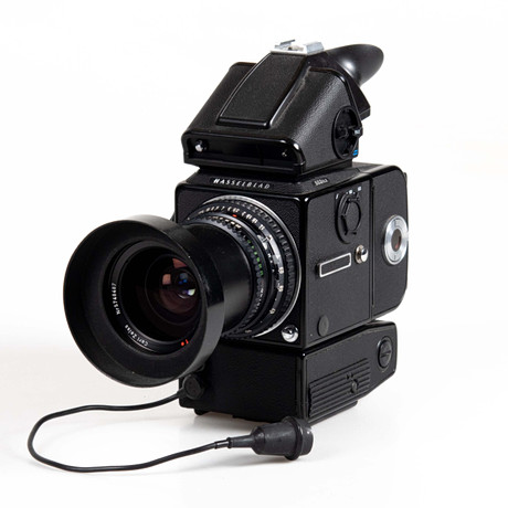 MELLANFORMATSKAMERA, HASSELBLAD 553ELX MED TILLBEHÖR.