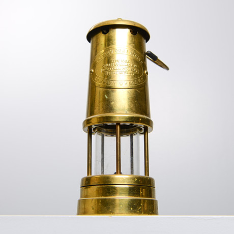 PHOTOGRAPH LAMP in brass, 
